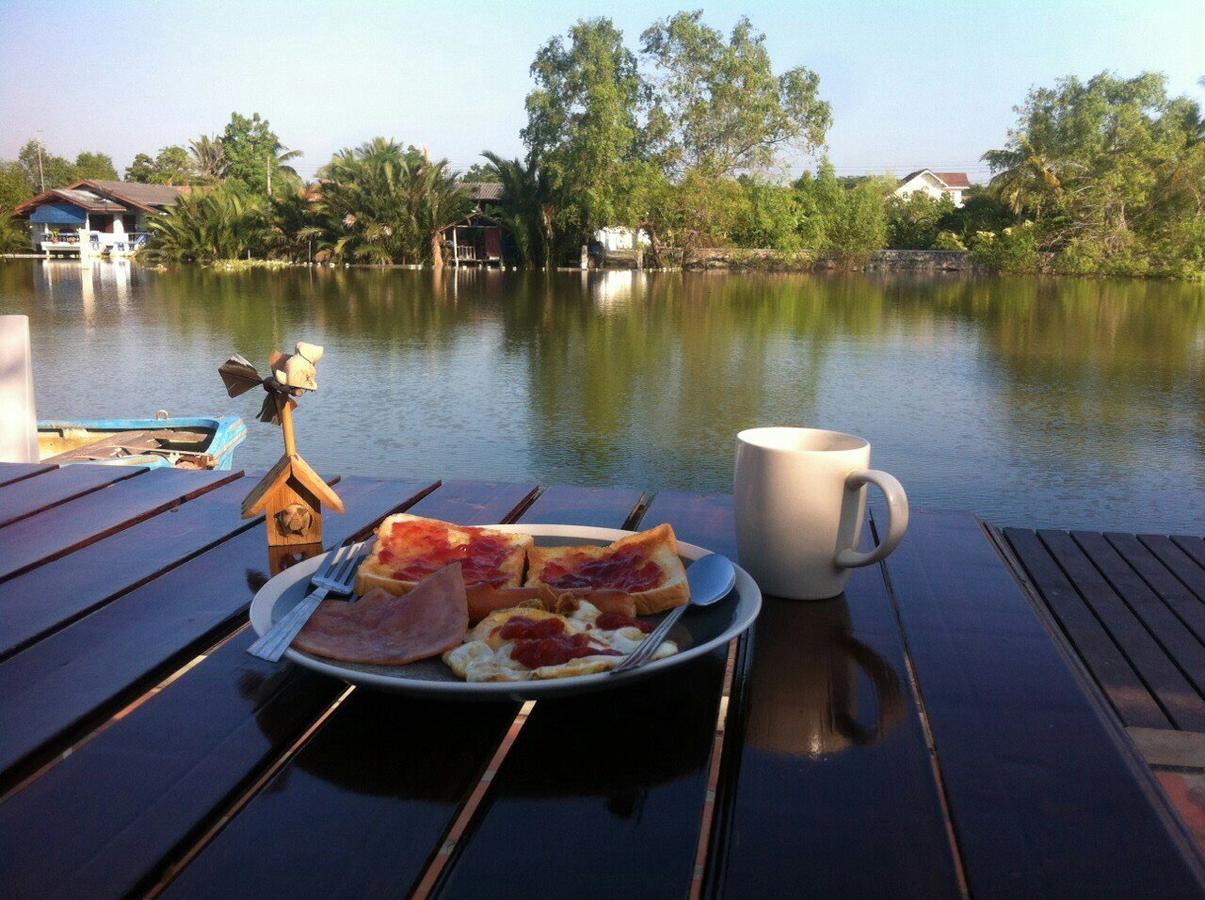 Amphawa Caza Platuu Acomodação com café da manhã Exterior foto